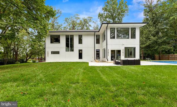 Annandale, VA 22003,5005 RAVENSWORTH RD