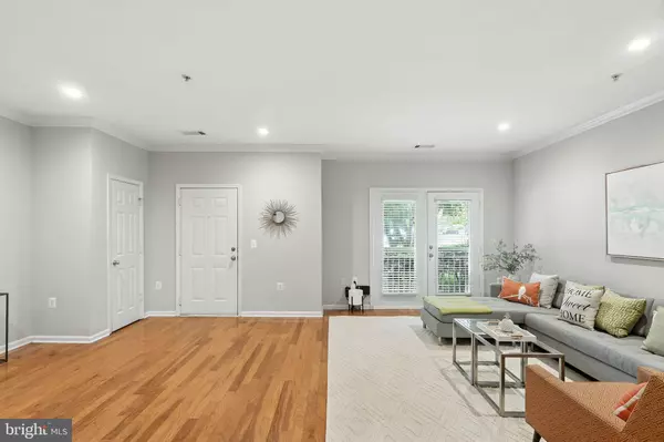 Vienna, VA 22181,9486 VIRGINIA CENTER BLVD #114