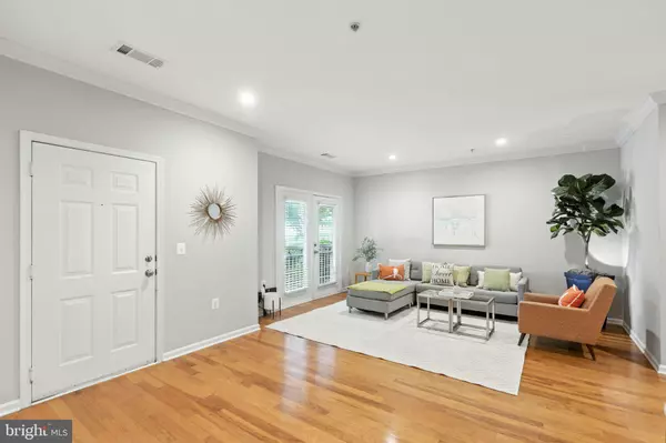 Vienna, VA 22181,9486 VIRGINIA BLVD #114