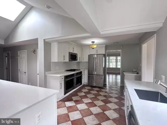 Arlington, VA 22207,5901 35TH ST N