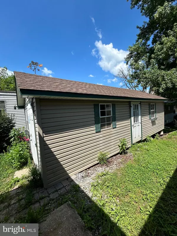 Mechanicsburg, PA 17055,967 W TRINDLE RD #18