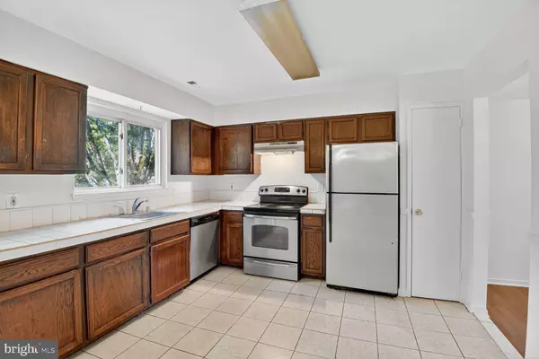 Laurel, MD 20707,15650 MILLBROOK LN #36