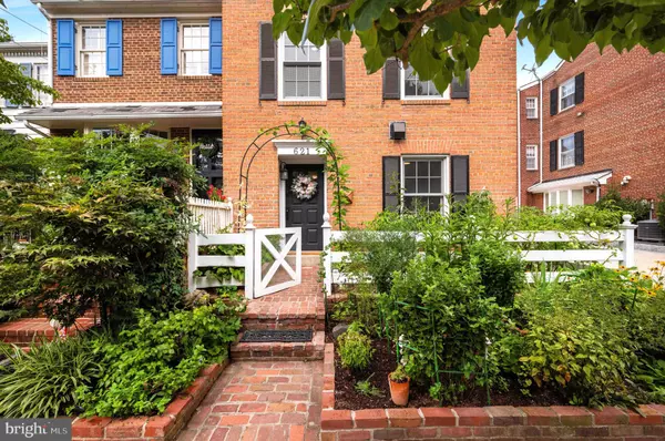 Alexandria, VA 22314,621 S SAINT ASAPH ST