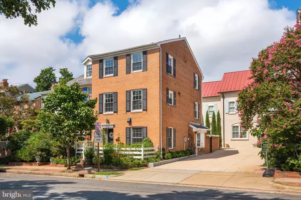 Alexandria, VA 22314,621 S SAINT ASAPH ST