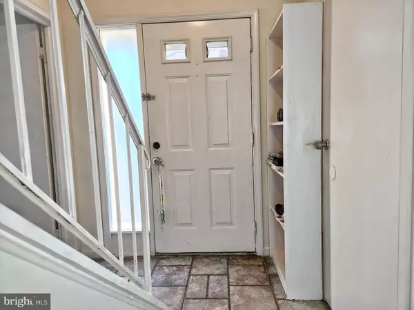 Annandale, VA 22003,4570 CONWELL DR #207