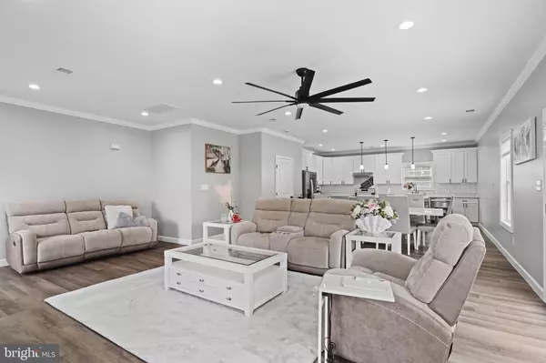 Manassas, VA 20111,8321 MAPLEWOOD DR