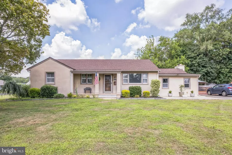 330 BROAD ST, Williamstown, NJ 08094