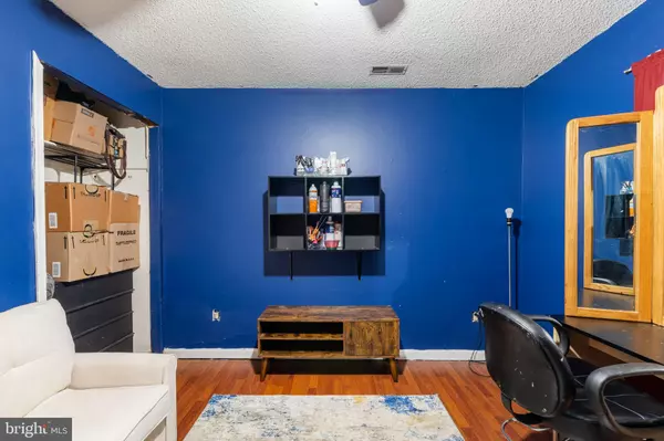 Mount Ephraim, NJ 08059,117 6TH AVE