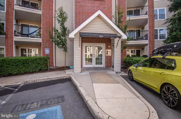 Alexandria, VA 22302,3313 WYNDHAM CIR #3210