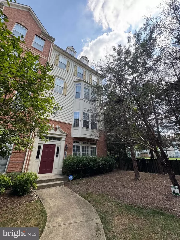 Alexandria, VA 22312,5601 HARRINGTON FALLS LN #A