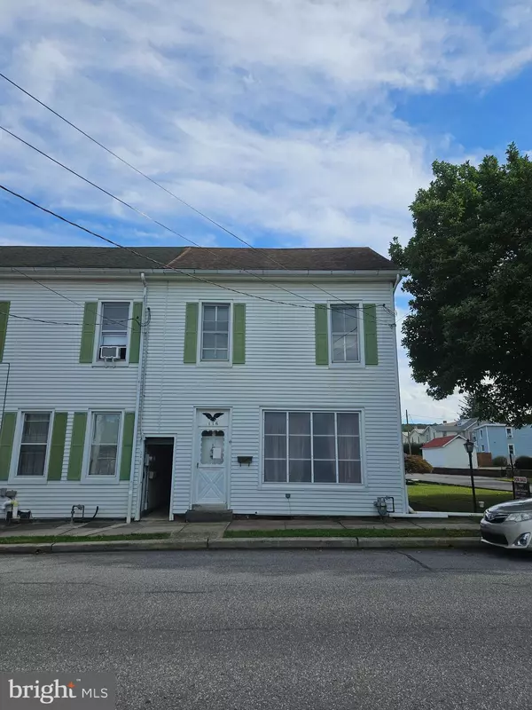 116 W FRANKLIN ST, Topton, PA 19562