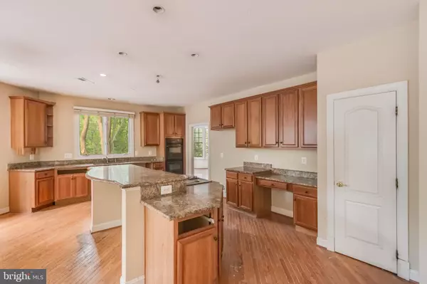 Reston, VA 20194,12111 WALNUT BRANCH RD