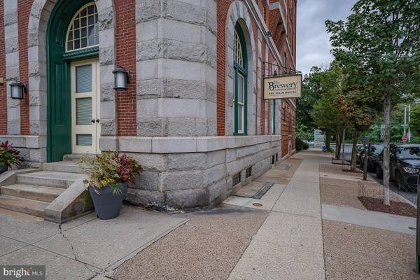 Philadelphia, PA 19130,825-00 N 29TH ST #4G
