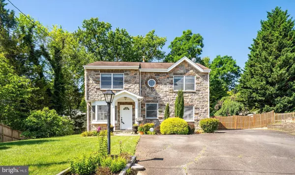 Falls Church, VA 22043,2052 ARCH DR