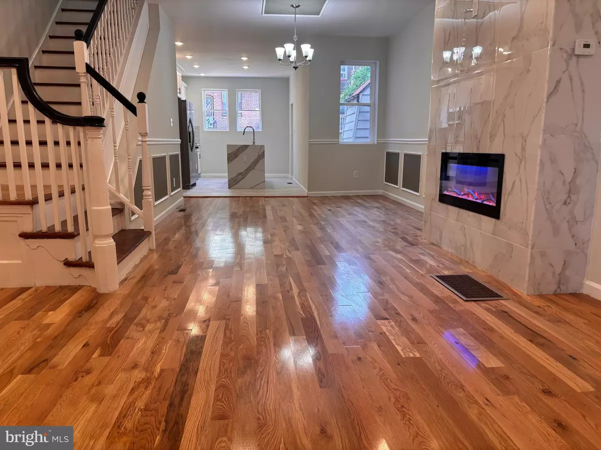 Philadelphia, PA 19141,1725 W CHAMPLOST ST