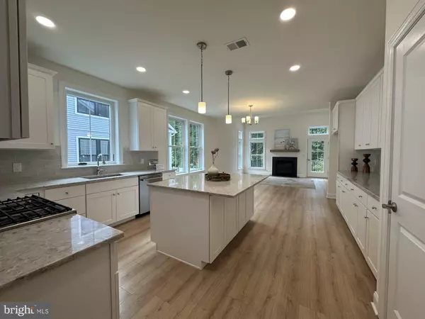 48 KAY CHIARELLO WAY, Hamilton, NJ 08690