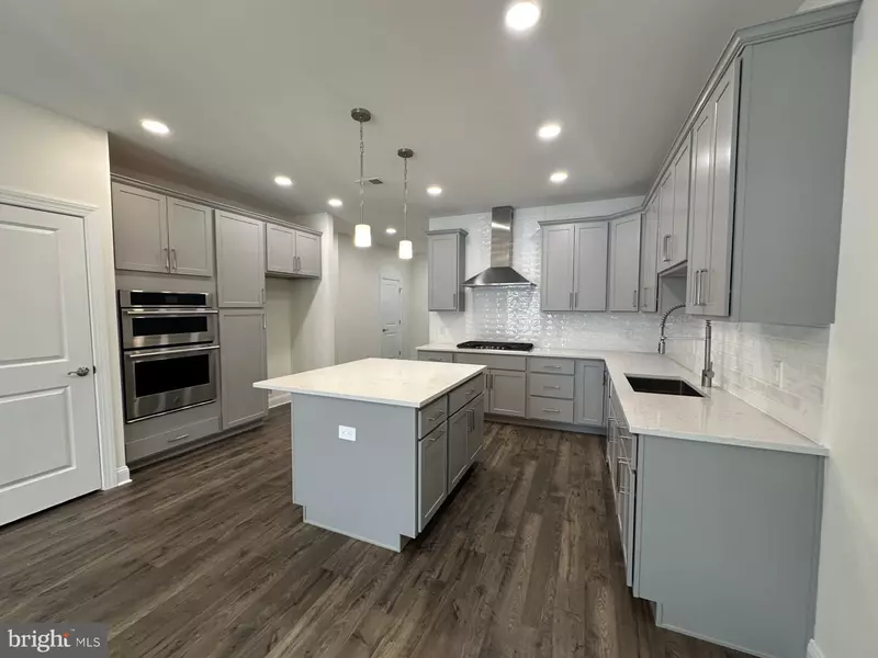 46 KAY CHIARELLO WAY, Hamilton, NJ 08690