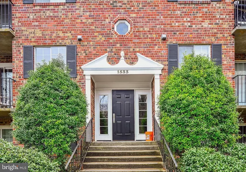 1533 COLONIAL DR #303, Woodbridge, VA 22192