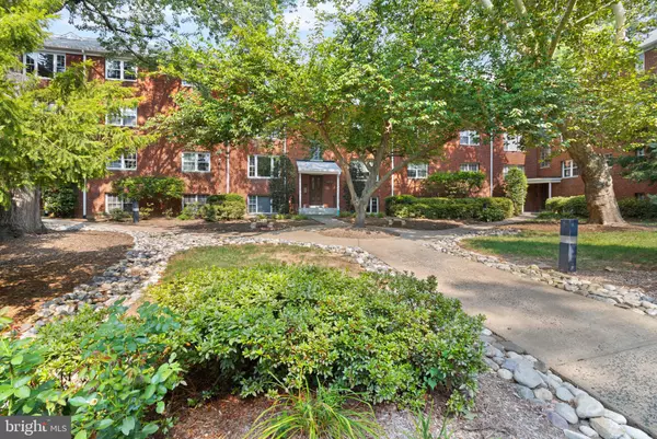 1425 N NASH ST #N-304, Arlington, VA 22209