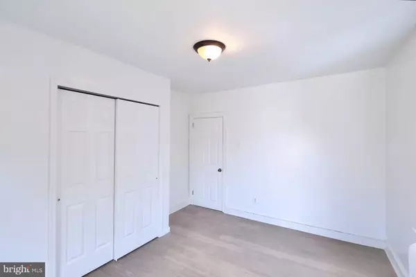 Philadelphia, PA 19135,7208 GLENLOCH ST