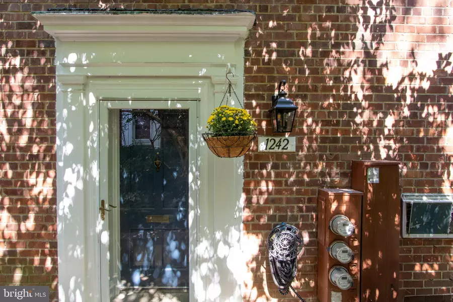 1242 MARTHA CUSTIS DR, Alexandria, VA 22302