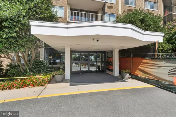 Alexandria, VA 22303,2059 HUNTINGTON AVE #111