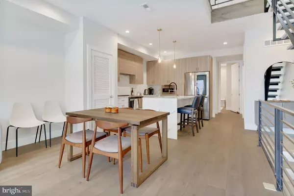 Philadelphia, PA 19130,922 N 15TH ST #2