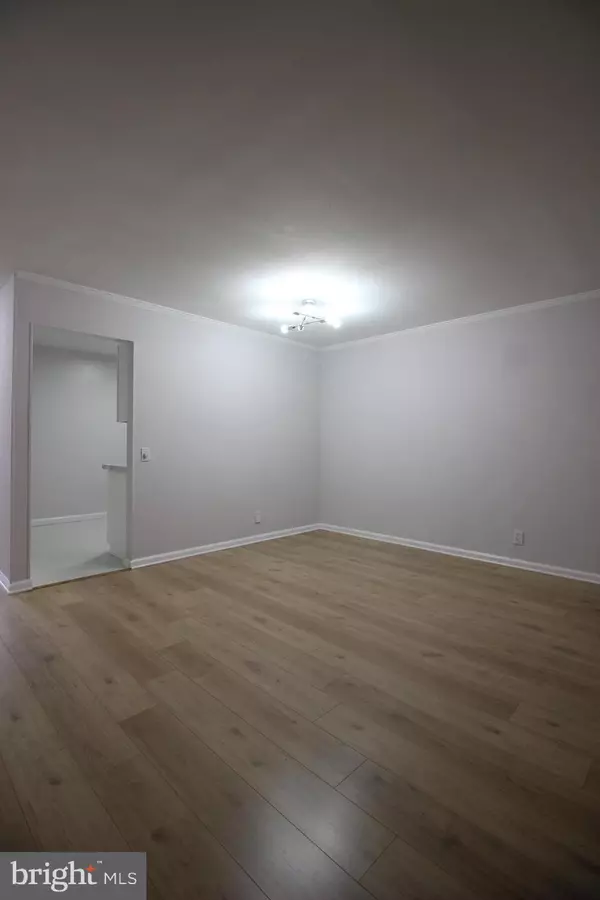 Vienna, VA 22181,2432 GLENGYLE DR #236