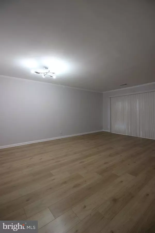 Vienna, VA 22181,2432 GLENGYLE DR #236