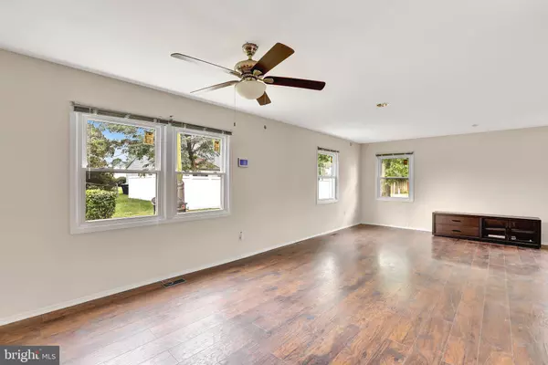 Willingboro, NJ 08046,44 NEW POND LN