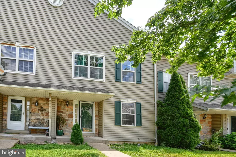 28 BRYANT DR, Perkasie, PA 18944