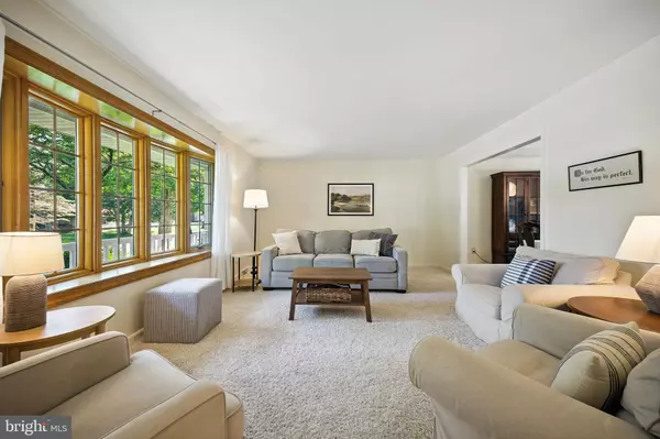 Millville, NJ 08332,2221 MISTLETOE LN