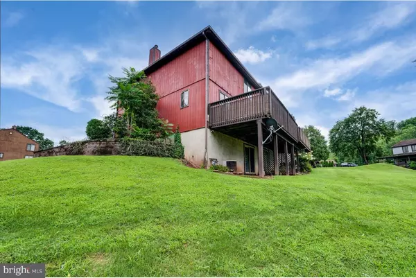 Reading, PA 19606,6-1 WILLOW WAY