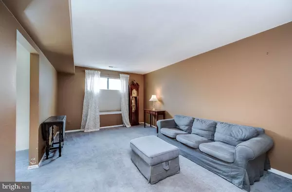 Reading, PA 19606,6-1 WILLOW WAY