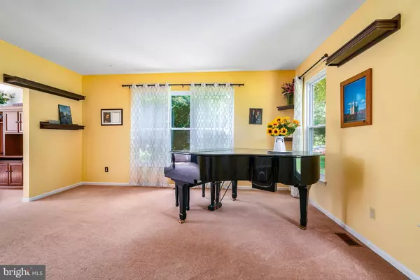 Oxford, PA 19363,4 MORNINGMIST LN