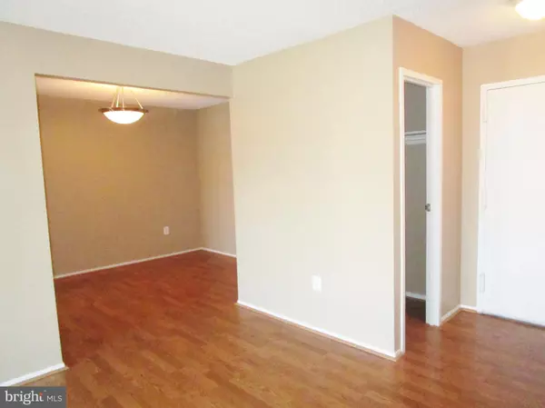 Arlington, VA 22204,4500 S FOUR MILE RUN DR #827