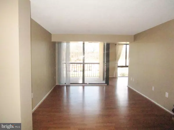 Arlington, VA 22204,4500 S FOUR MILE RUN DR #827