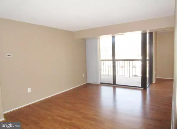 Arlington, VA 22204,4500 S FOUR MILE RUN DR #827