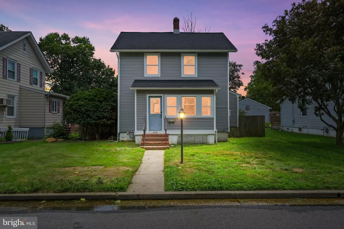 Carneys Point, NJ 08069,289 E ST