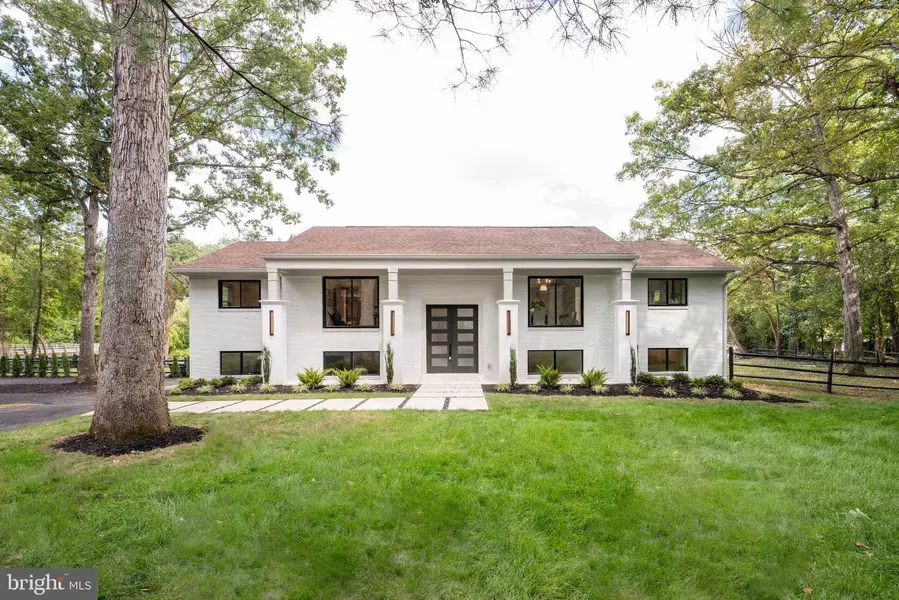 6211 WATERWAY DR, Falls Church, VA 22044