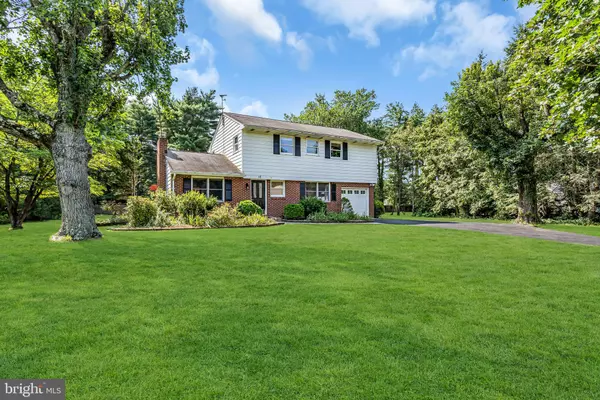 10 WINTERSET DR, Trenton, NJ 08690