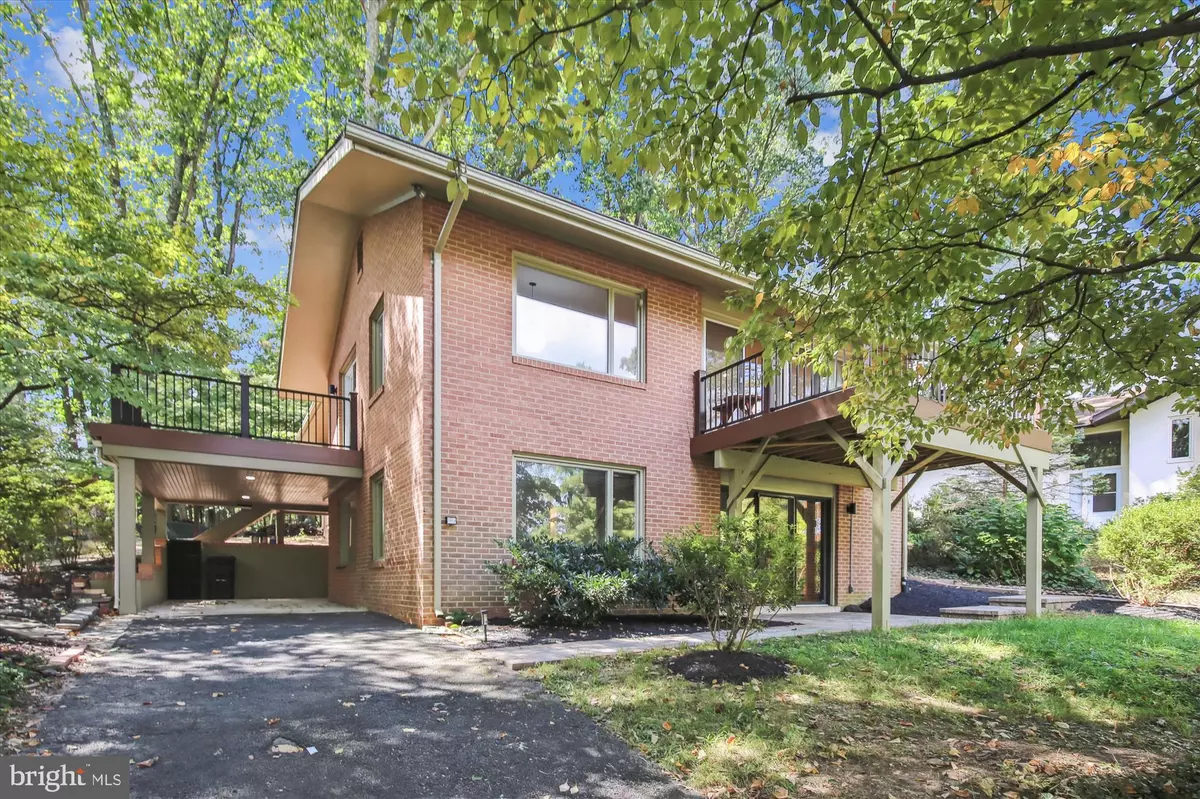 Reston, VA 20190,11221 S SHORE RD