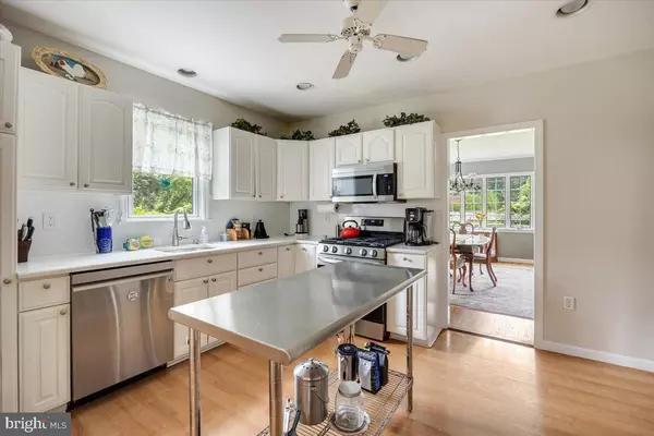 Blackwood, NJ 08012,15 GRAVERS LN