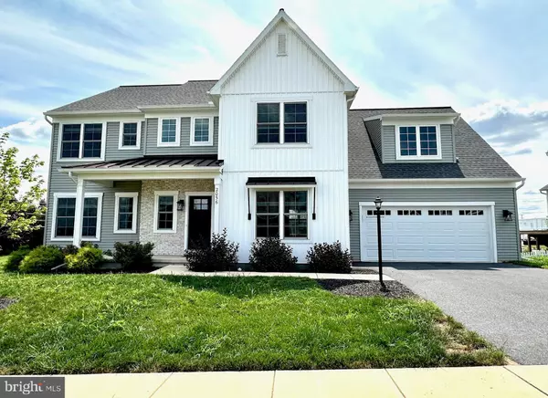 2056 N AUTUMN CHASE DR, Mechanicsburg, PA 17055