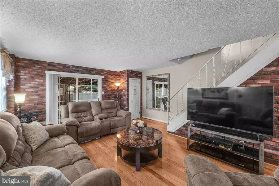 9933 MEDWAY RD, Philadelphia, PA 19115