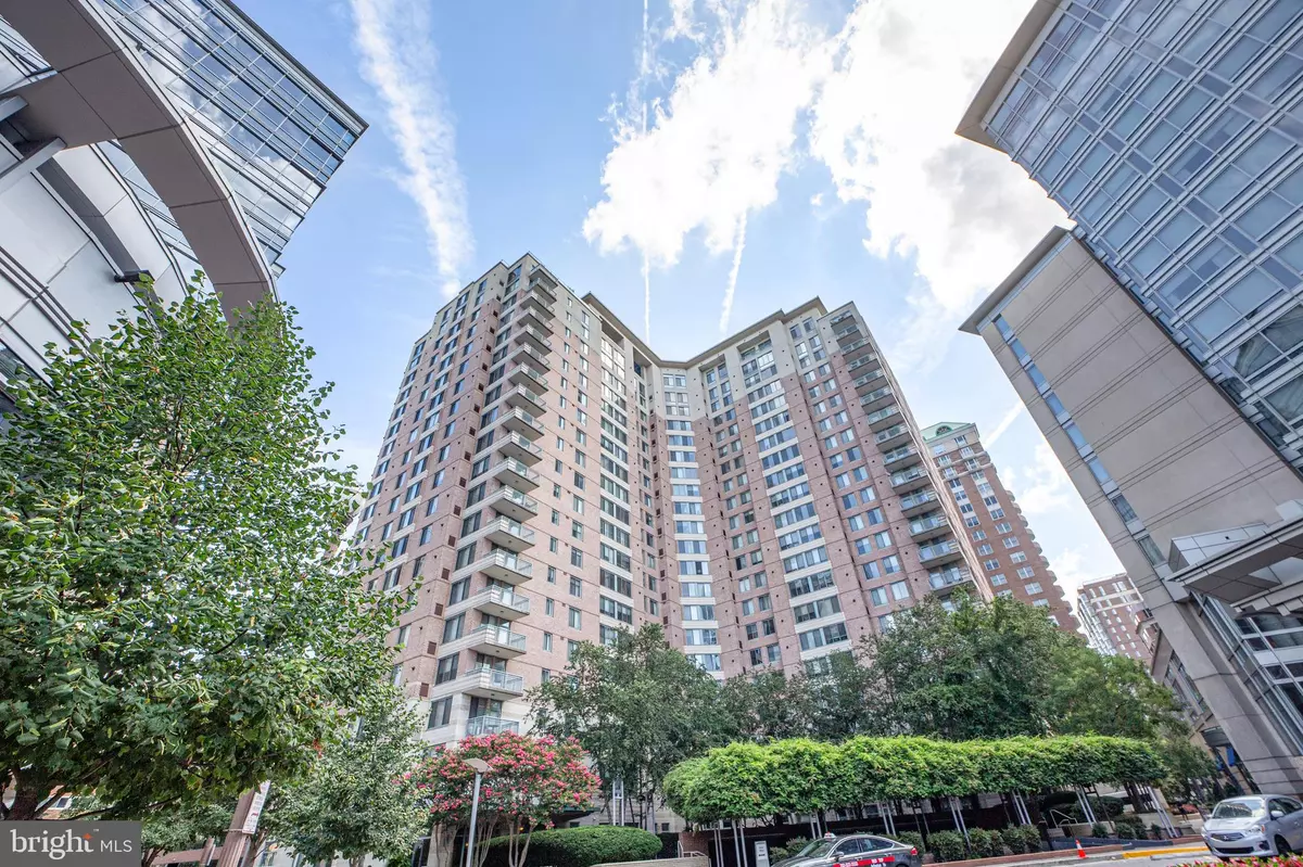 Arlington, VA 22203,851 N GLEBE RD #1608