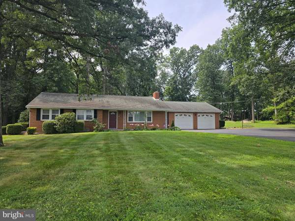 1046 ROCKLEDGE DR, Carlisle, PA 17015