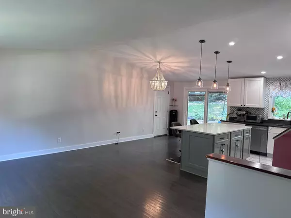 Burke, VA 22015,5918 FREDS OAK RD