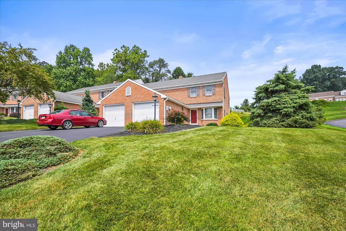 York, PA 17403,215 WYNTRE BROOKE DR #1