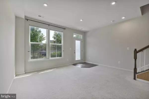 Ashburn, VA 20148,22186 MCCORMICK TER